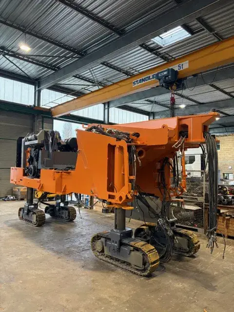 Sablage et mise en peinture d'un engin TP