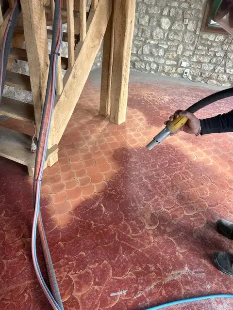 Décapage tomettes anciennes